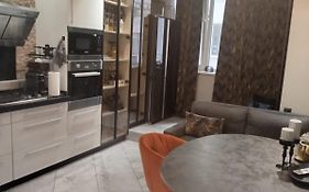 Новая квартира на берегу озера.